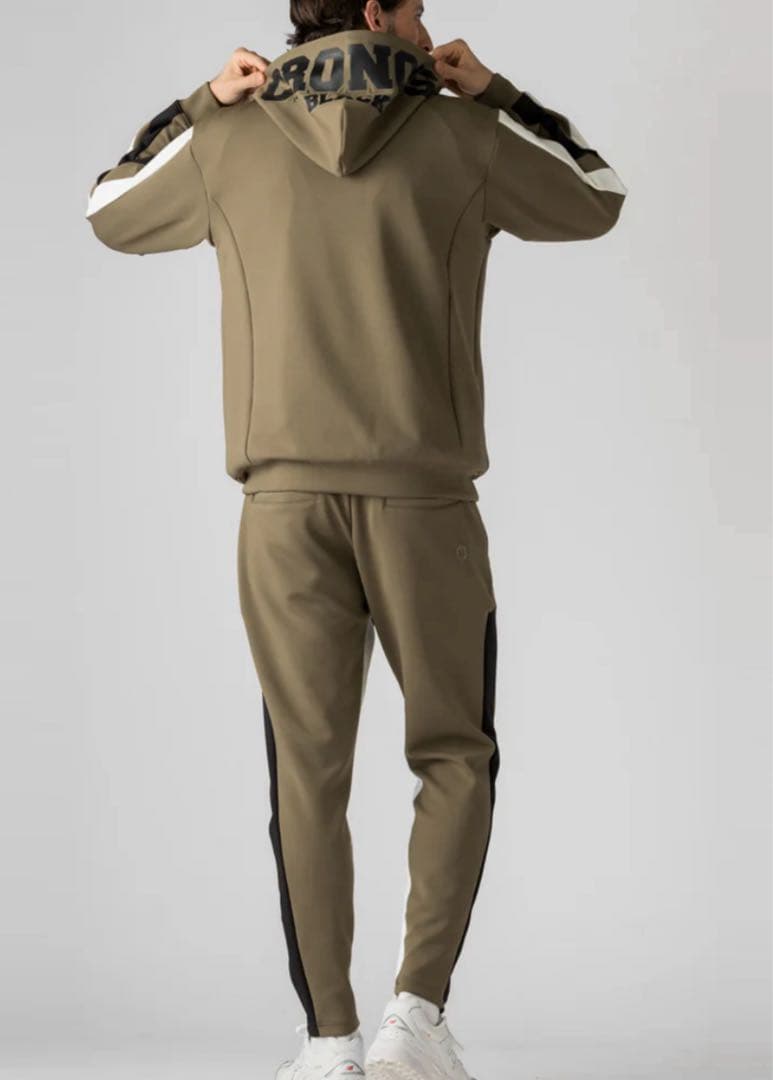 きよみ専用新品　クロノスブラック　セットアップ　パーカー　パンツ　カーキ