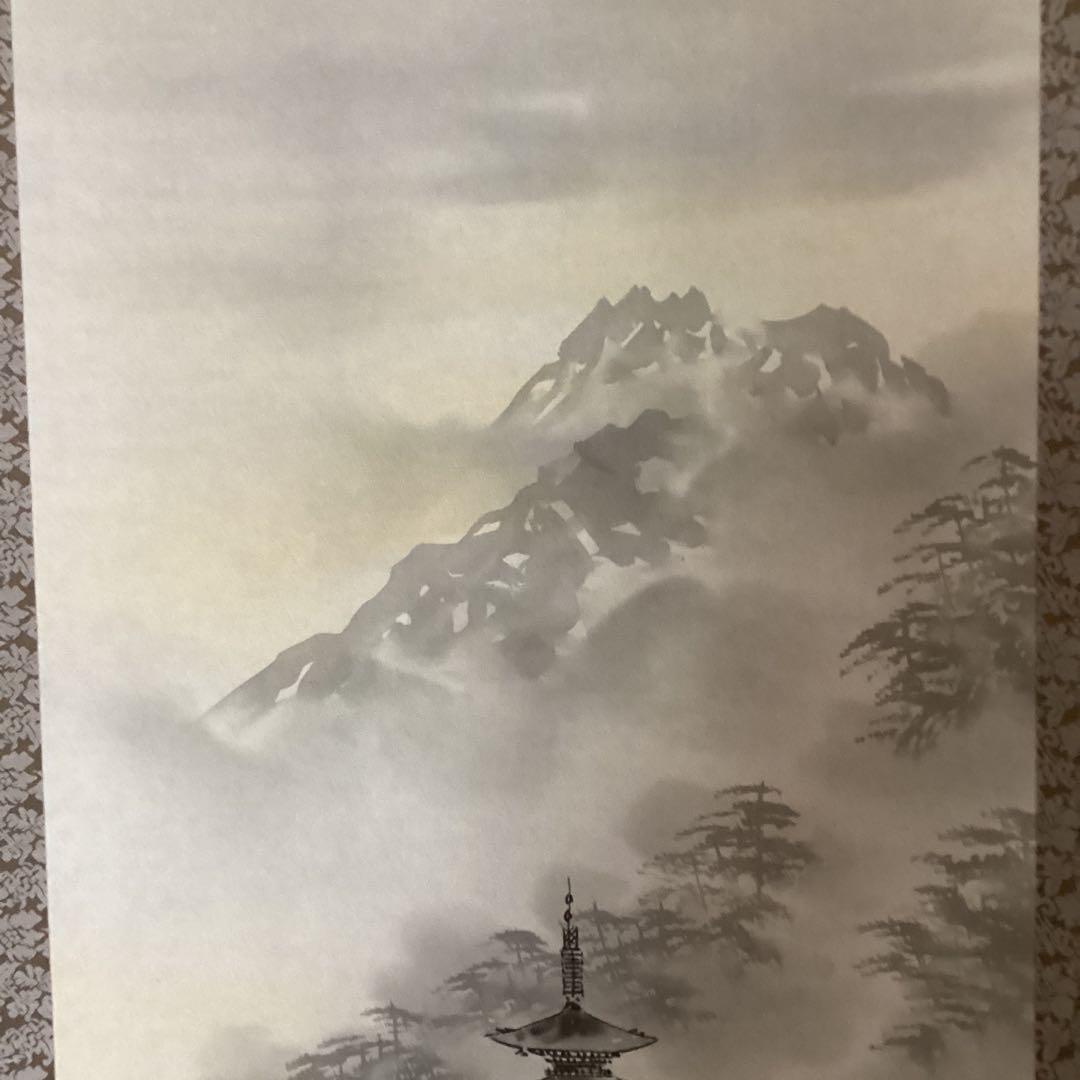 小倉理山筆　　　絹本彩色画【　古　都　富　貴　図　】　掛軸一幅　軸先紫檀　559