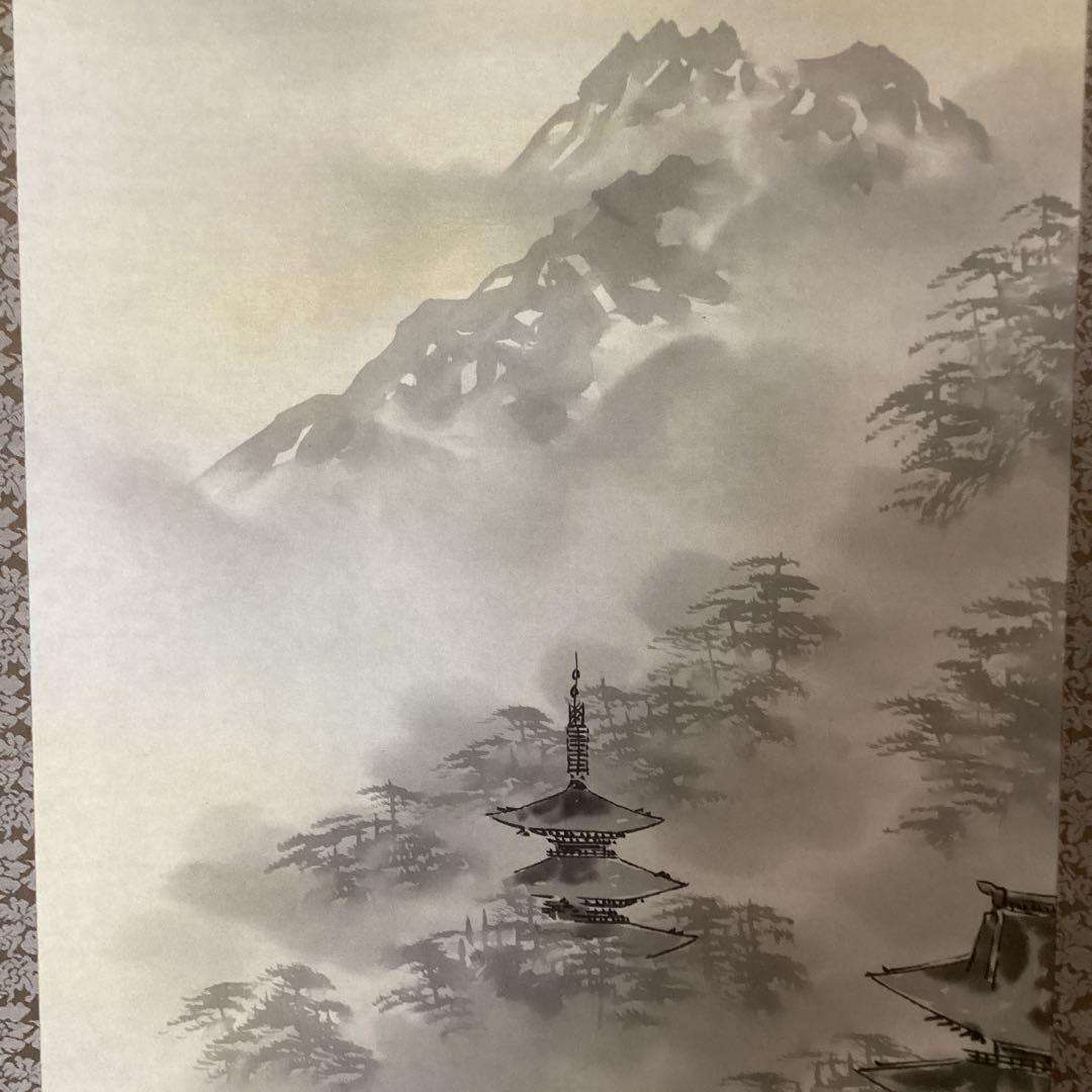 小倉理山筆　　　絹本彩色画【　古　都　富　貴　図　】　掛軸一幅　軸先紫檀　559