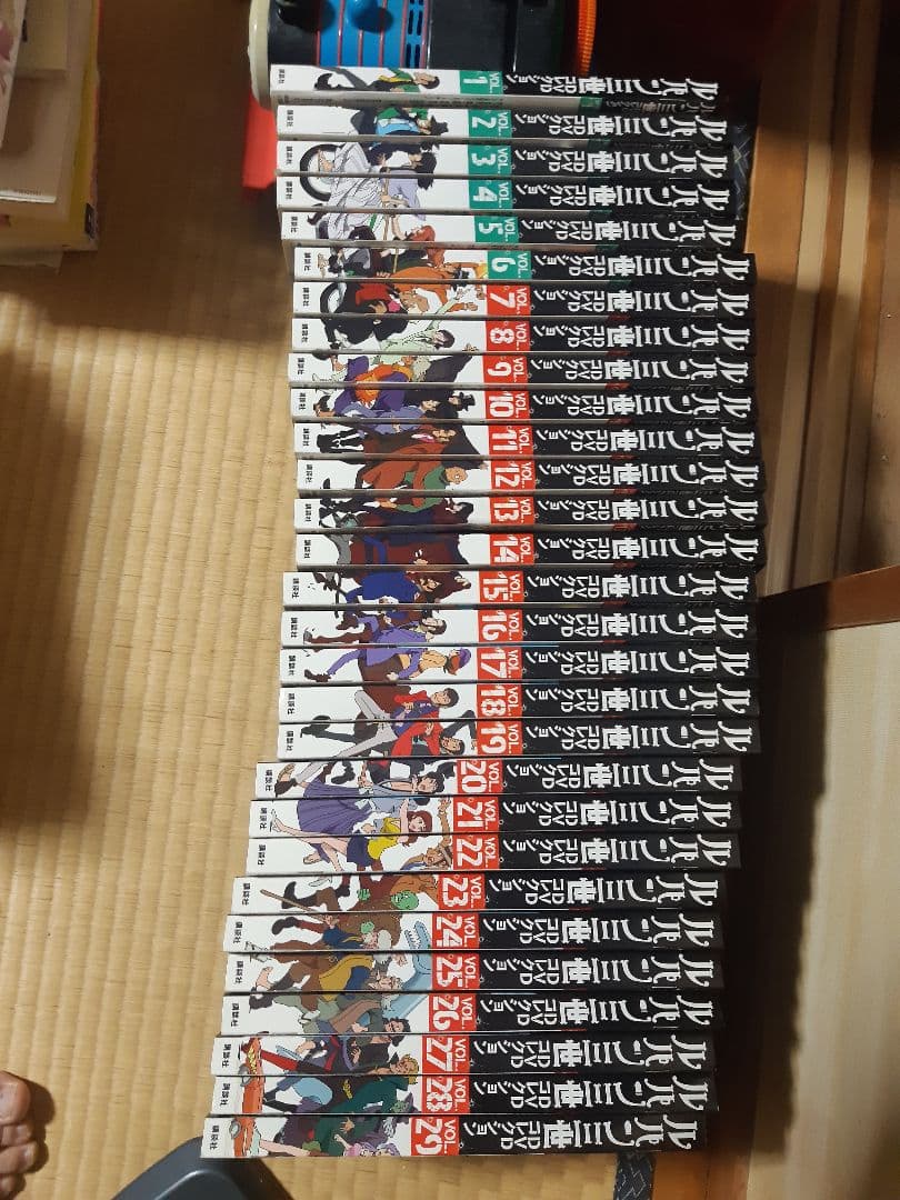 ルパン三世DVDコレクション全57巻、全巻購入特典１冊(107ページ)付き。