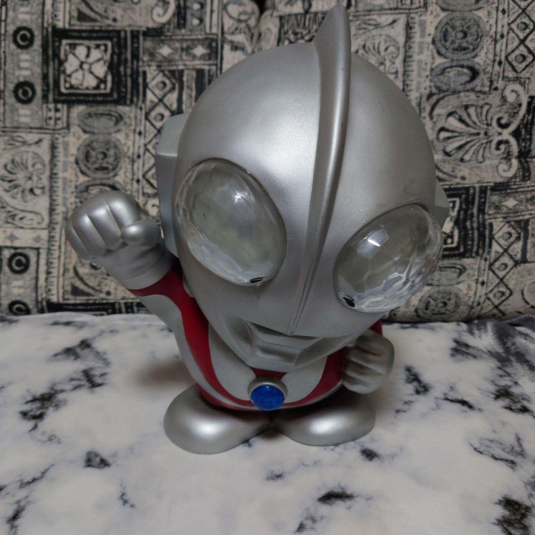 ウルトラマン フィギュア シルバー 赤