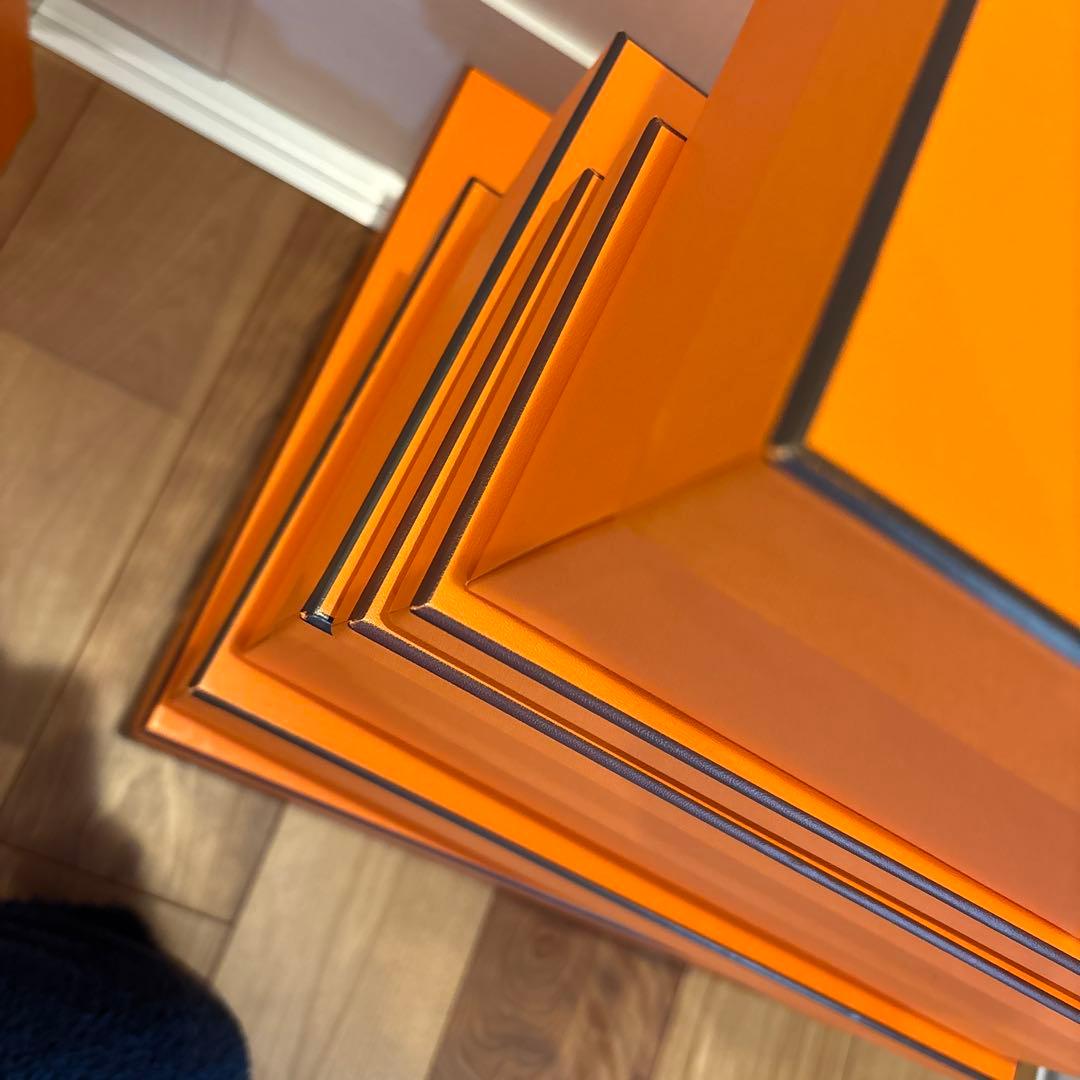 エルメス特大空箱二つ