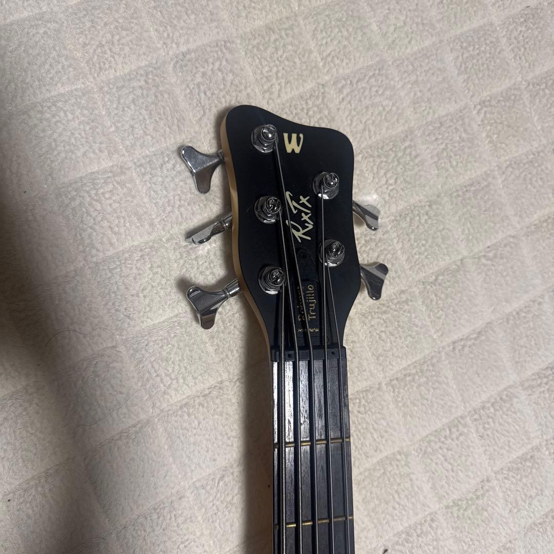 LLICA ベース　5弦　ギグケース付き