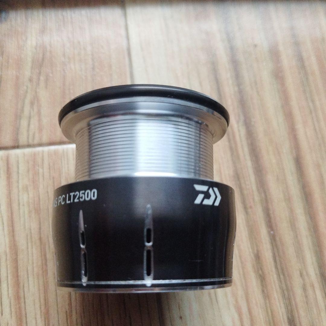 LUVIAS PC LT2500 スピニングリール
