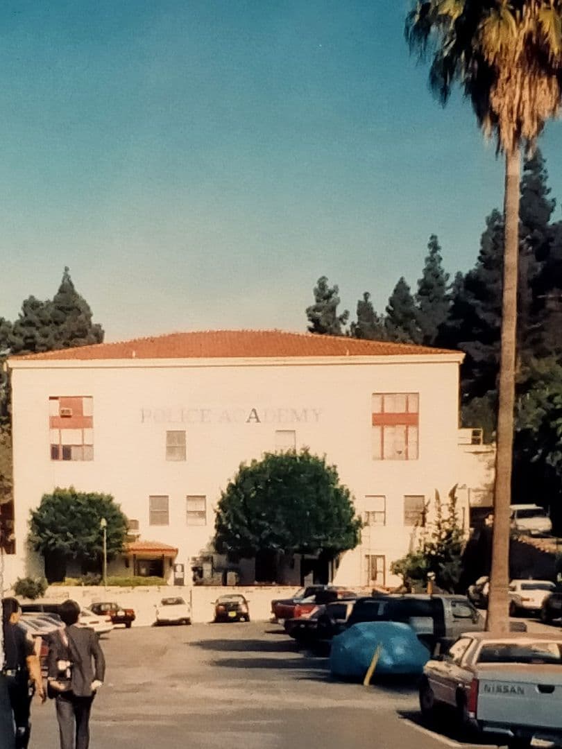 ☆ア②。「アメリカ.ロサンゼルス市警察学校ピンバッジ」特製ケース入り。