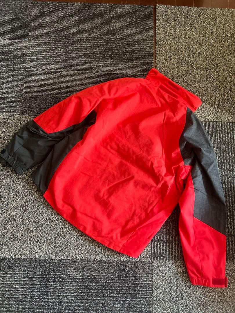 デサント　子ども用スキー・スノーボードウェア 赤黒セット