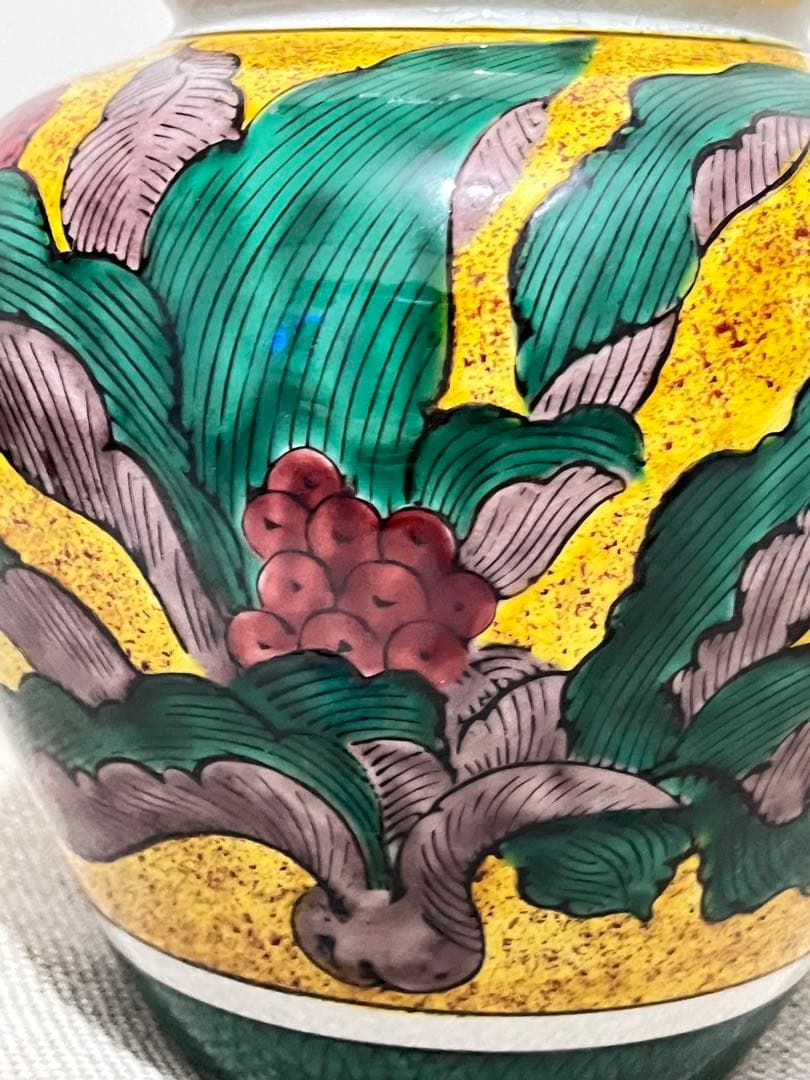 九谷焼き 手描き陶器の丸型壺 ツボ 角福印