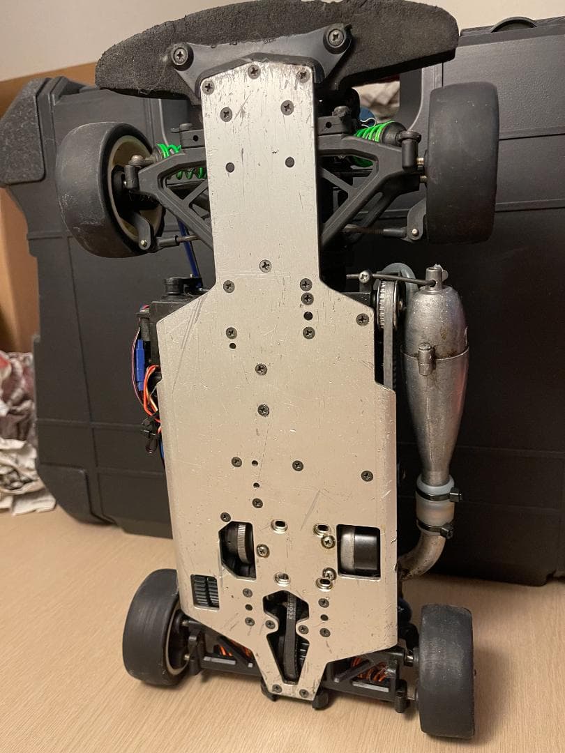 エンジンラジコンカー 京商　v-one