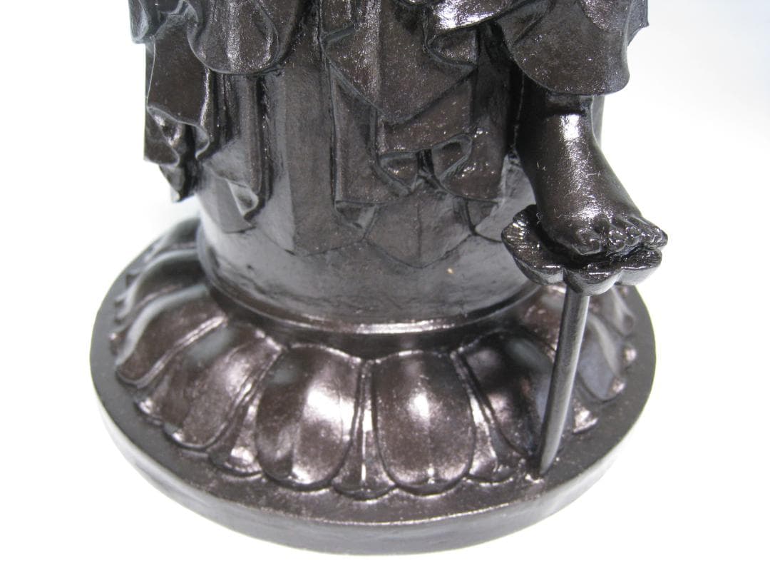 【菩薩半跏像】　　郡順治作　　ブロンズに漆黒の漆仕上