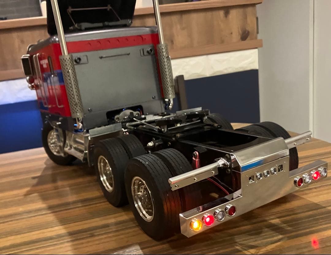 タミヤ 1/14 グローブライナー ライトユニット付き