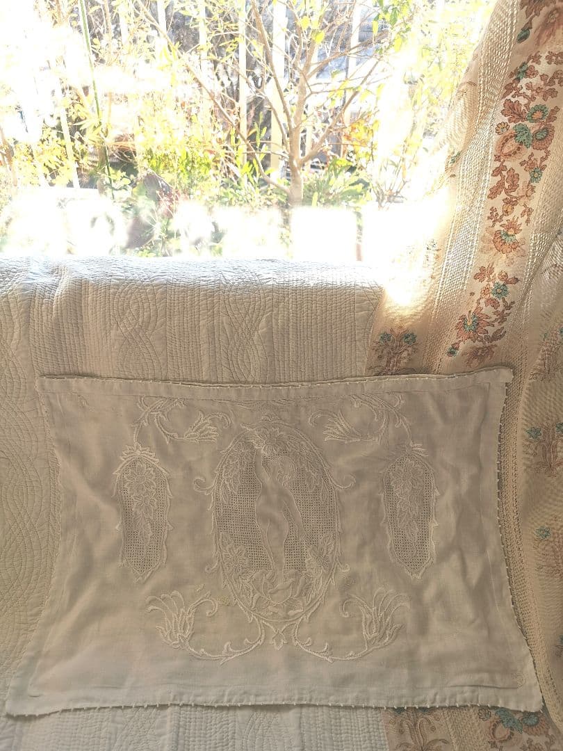 アンティークイタリア ブラットレース 花園の天使 白糸手刺繍クッションカバー