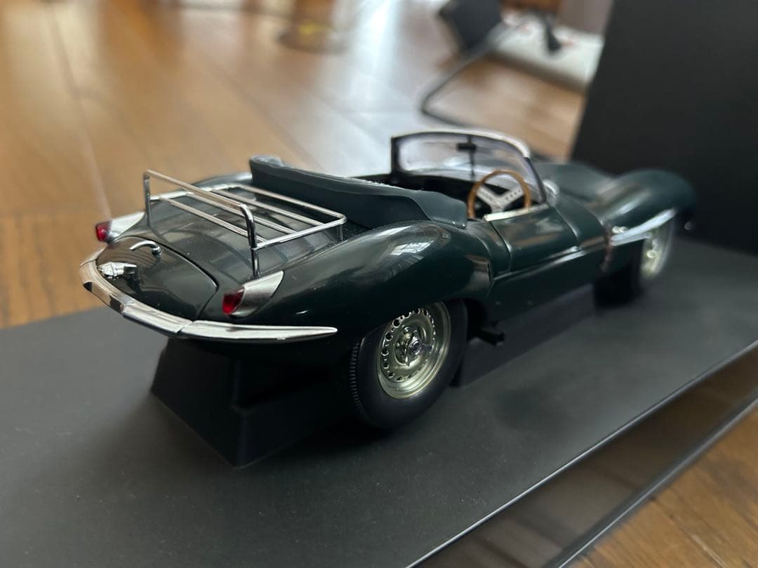 JAGUAR XKSS ダイキャストミニカー　1:18　スティーブ・マックイーン