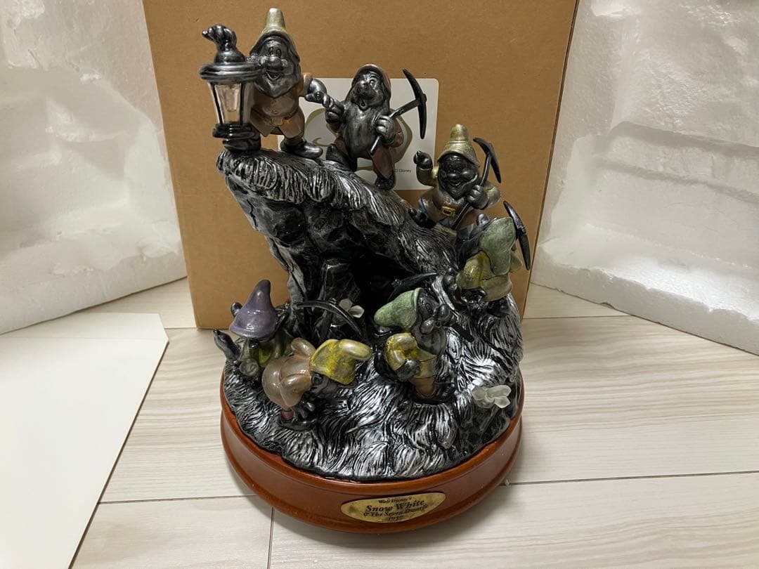 【限定100体】　白雪姫　7人の小人　ディズニー　100周年　フィギュアランプ