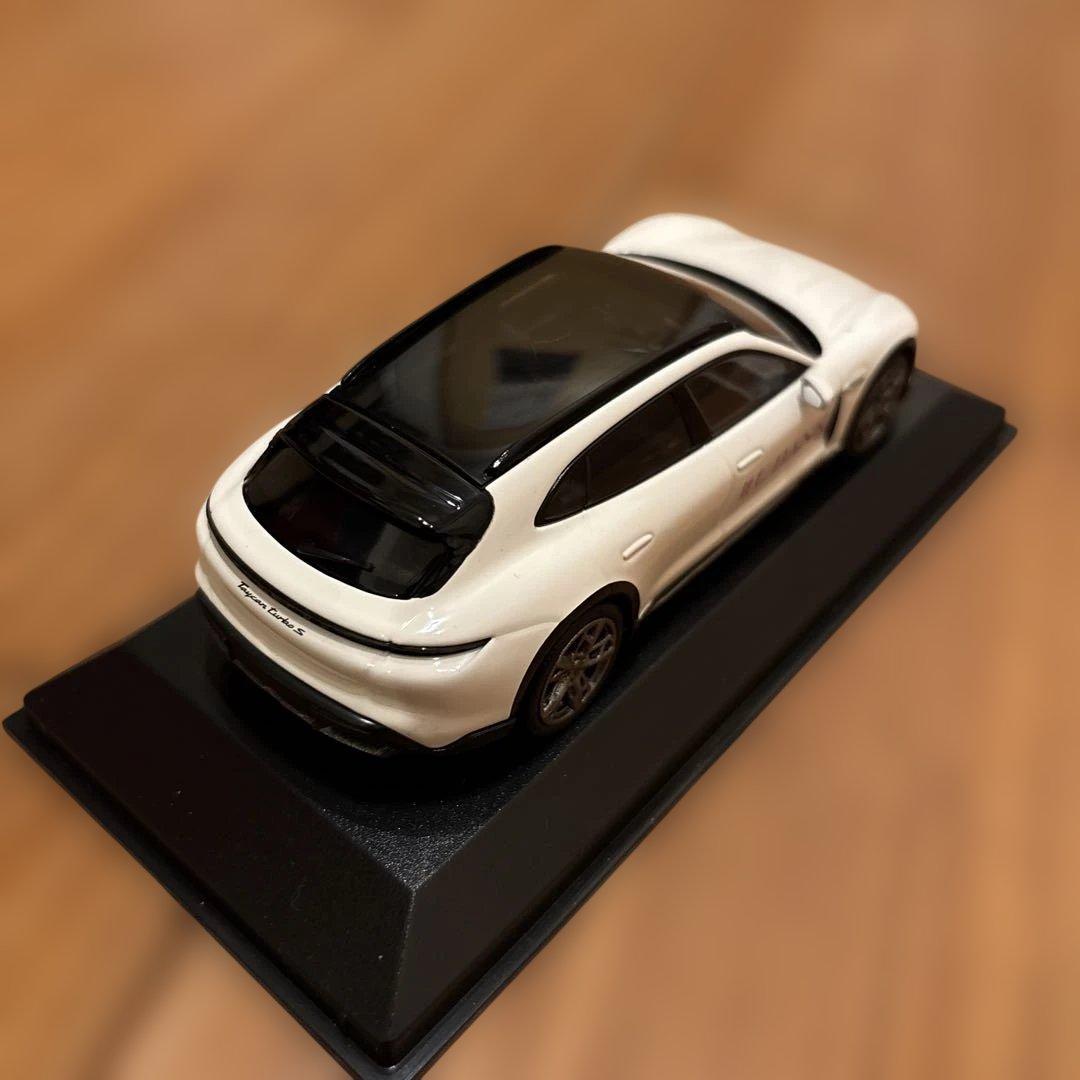 【世界800台限定・非売品】ポルシェ タイカン L-BANK特注 1/43