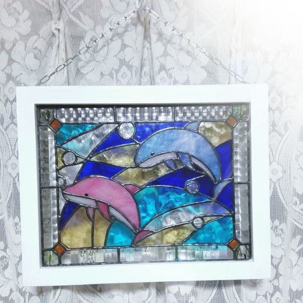 ステンドグラス製　2色のイルカのサンキャッチャーパネル