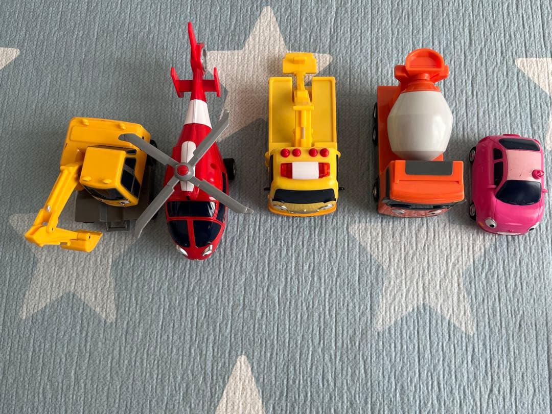 ちびっこバス　タヨ　仲間達　アリス　パット　ハート　スピーディー　ポコ　クリス