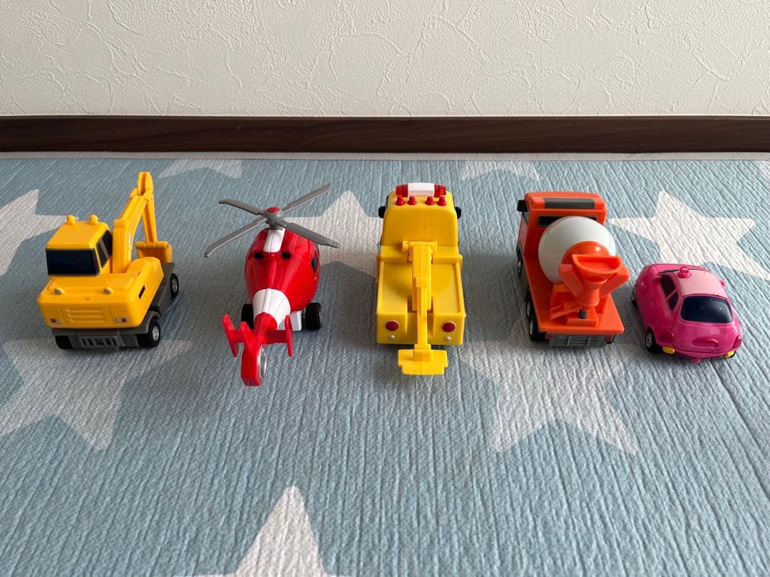 ちびっこバス　タヨ　仲間達　アリス　パット　ハート　スピーディー　ポコ　クリス