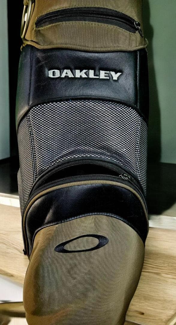 ちゃんKATSU超美品　　Oakley khaki高級タイプゴルフバッグ