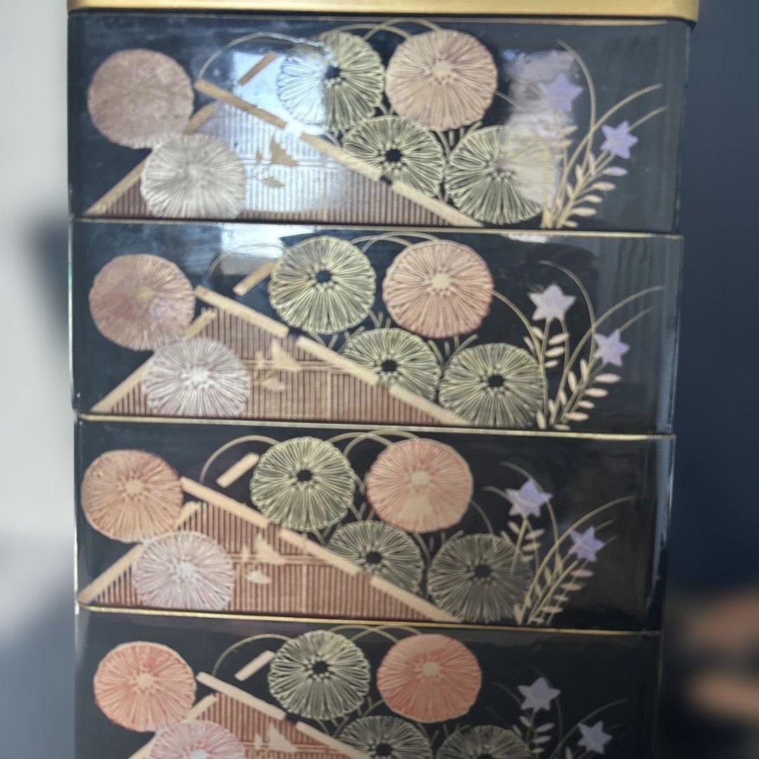 木製漆器　菊紋様 蒔絵　4段重箱　専用木箱付き 代り蓋つき