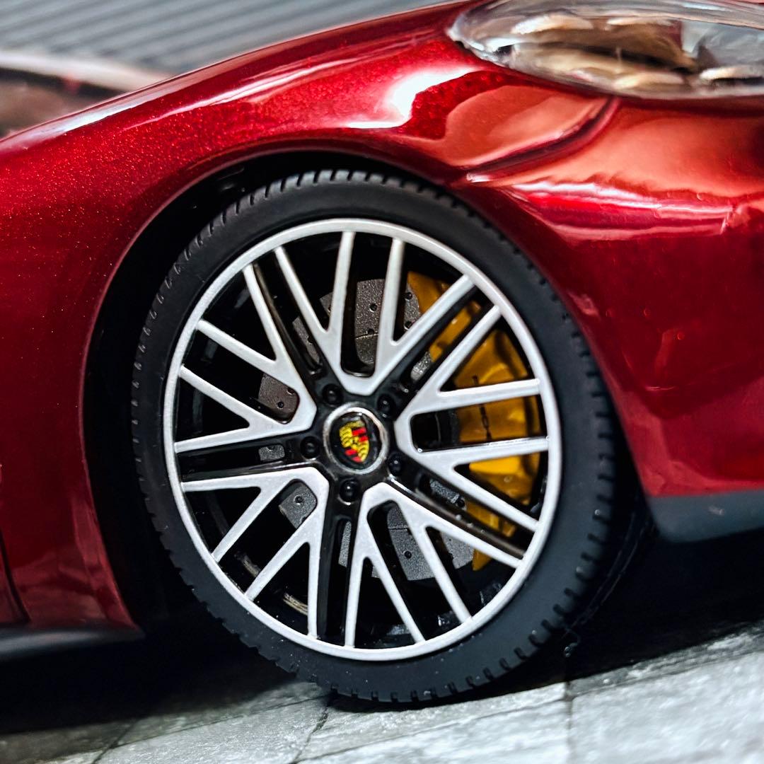 1/18 ミニチャンプス エクスクルーシブ ポルシェ パナメーラ ターボS