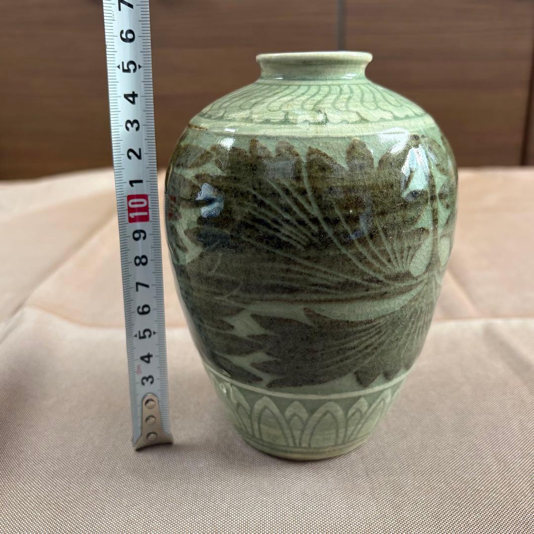 韓国青磁の花瓶　韓国の工芸品 花器　約15.5㎝