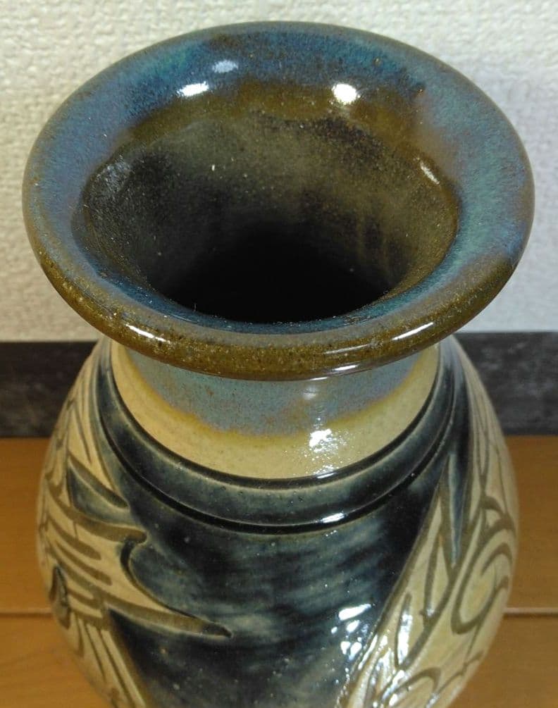 人間国宝 金城次郎 壷屋焼 小花瓶 栞 共箱(本人書付真筆) 壺屋焼 青首花瓶