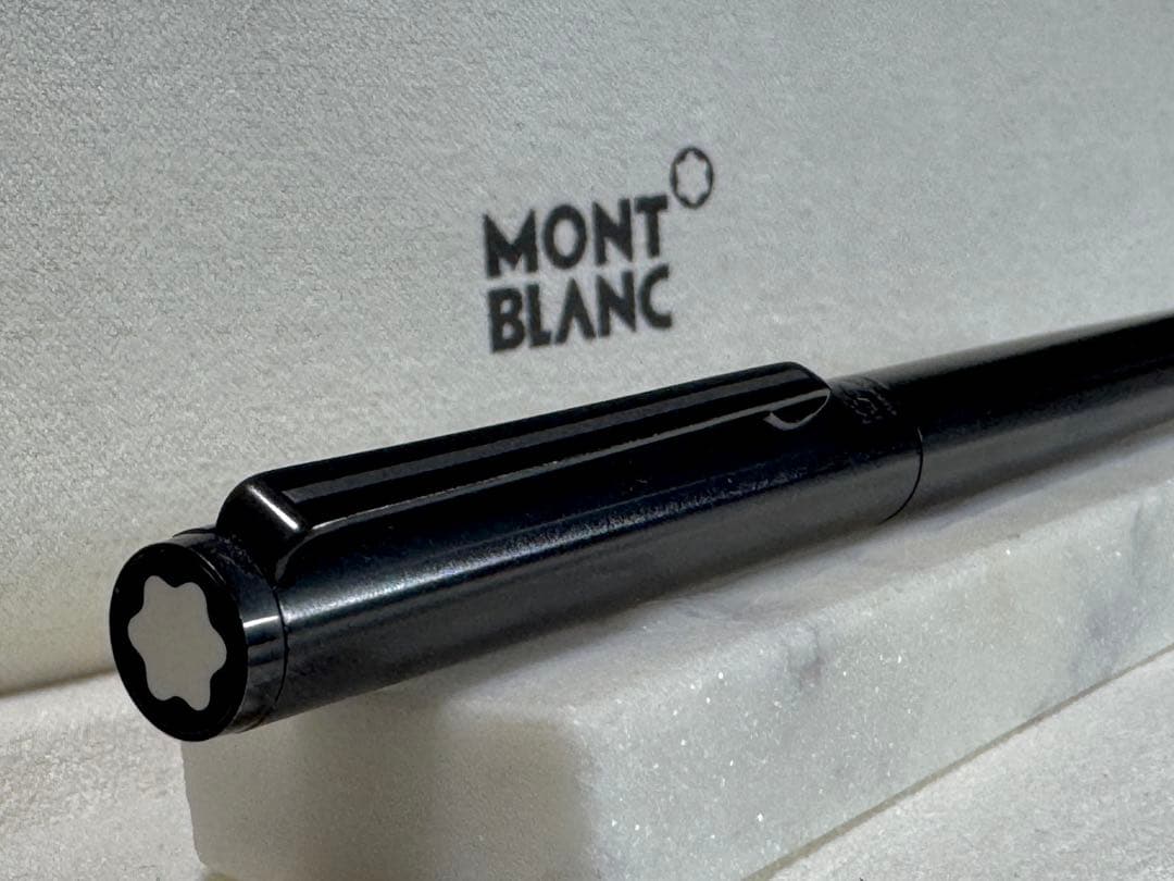 【極美品】モンブラン No1124 万年筆 漆黒ロードナイト鉱加工 万年筆