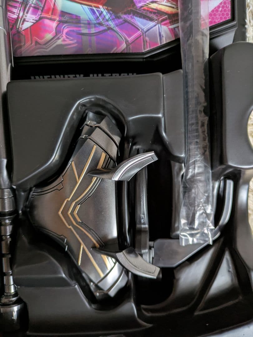 【美品】ホットトイズ　インフィニティ　ウルトロン　フィギュア