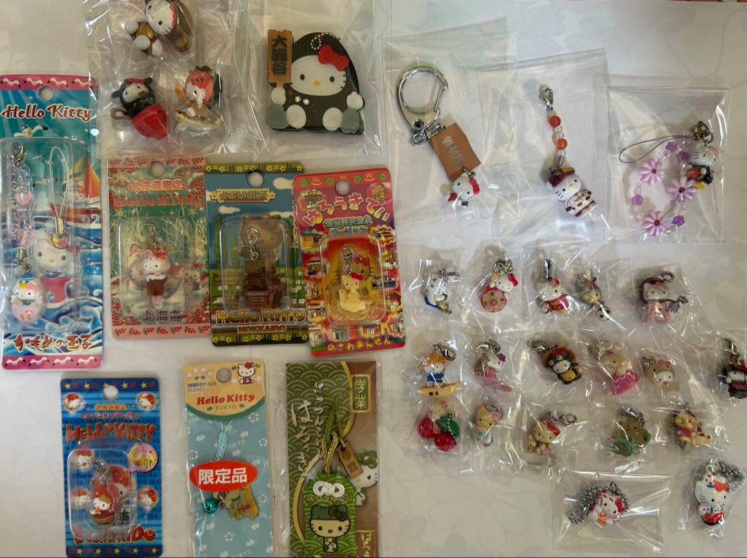 ご当地キティ　根付け・ストラップ・チャーム・ボールペン他　180個＋おまけ