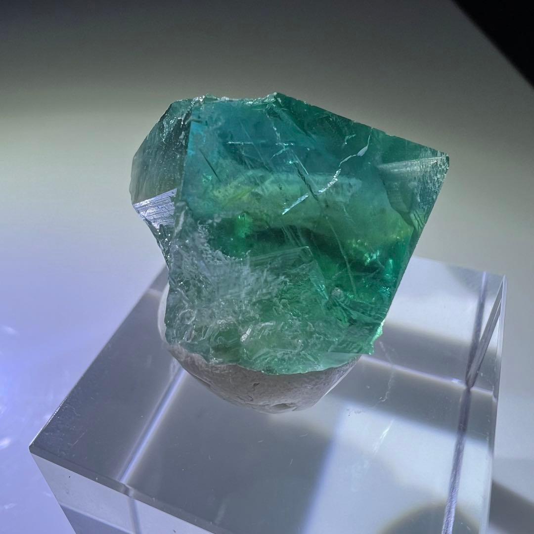 ヤオガンシャン☆ 宝石質ややダメージあり「露草色」ゾーニングフローライト