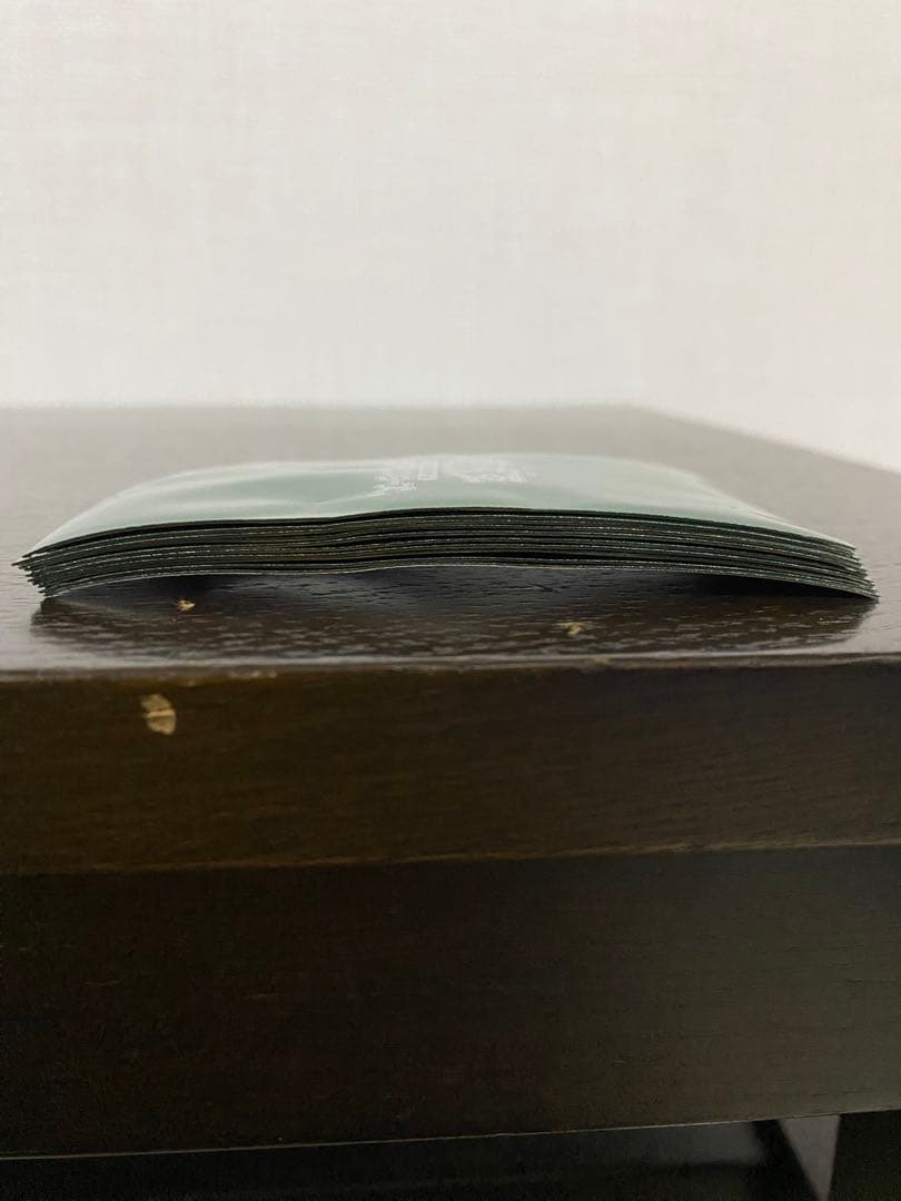 遊戯王 初期ロゴ 公式スリーブ メタリックレッド　メタリックグリーン セット