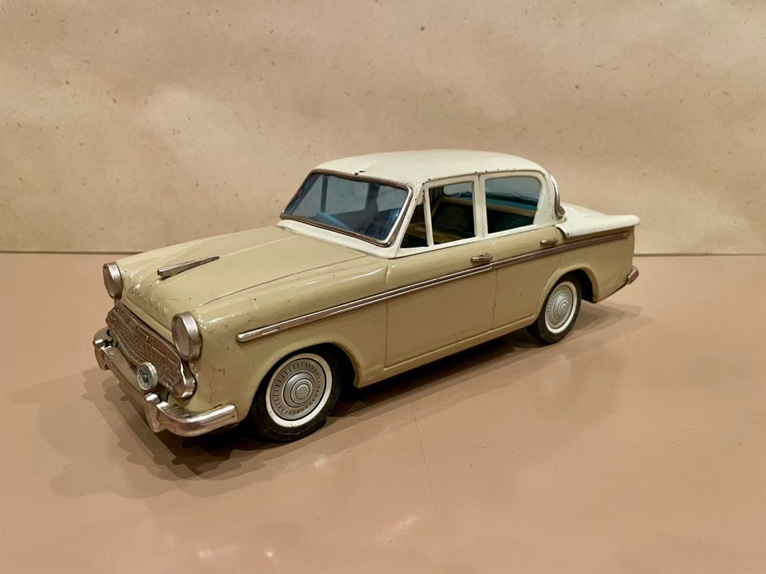 1961年【いすゞ】ヒルマンミンクス ハイスタイル　バンダイ　ブリキミニカー