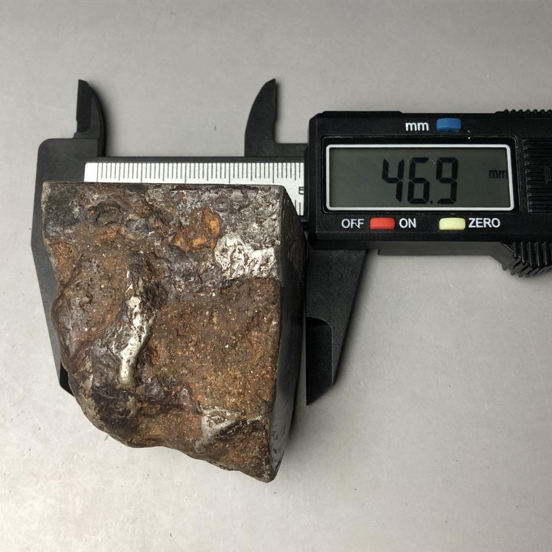 アルタイ隕石 鉄隕石　外皮付き隕石　エンドカット　原石　重さ約415ｇ