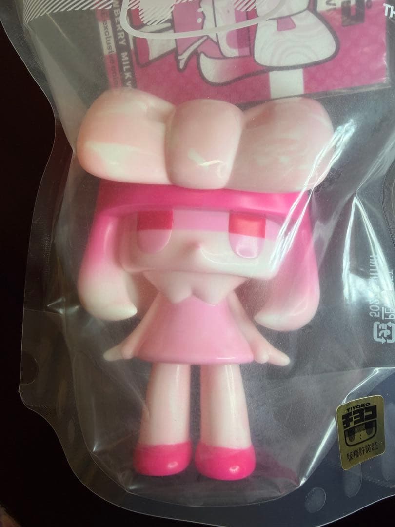 チヨコ　タカハシユリ　ソフビ　いちごミルク　苺　t-base 限定カラー