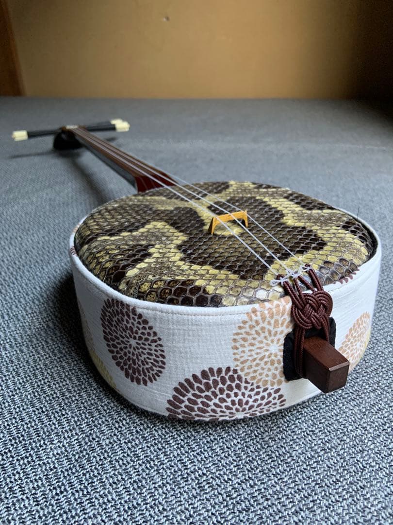 沖縄三線　知念大工型　ゆし木実　スンチー塗り