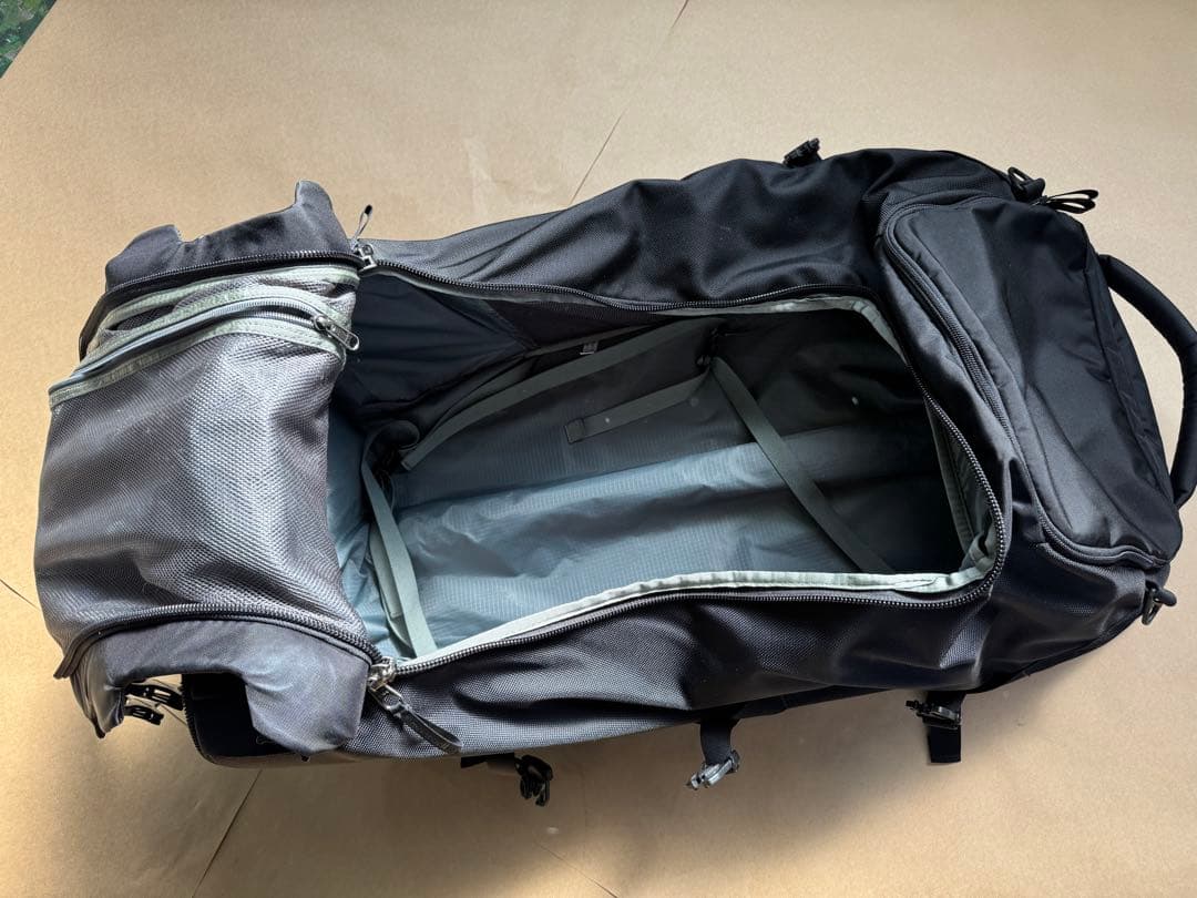 モンベル　ウィーリーダッフル80