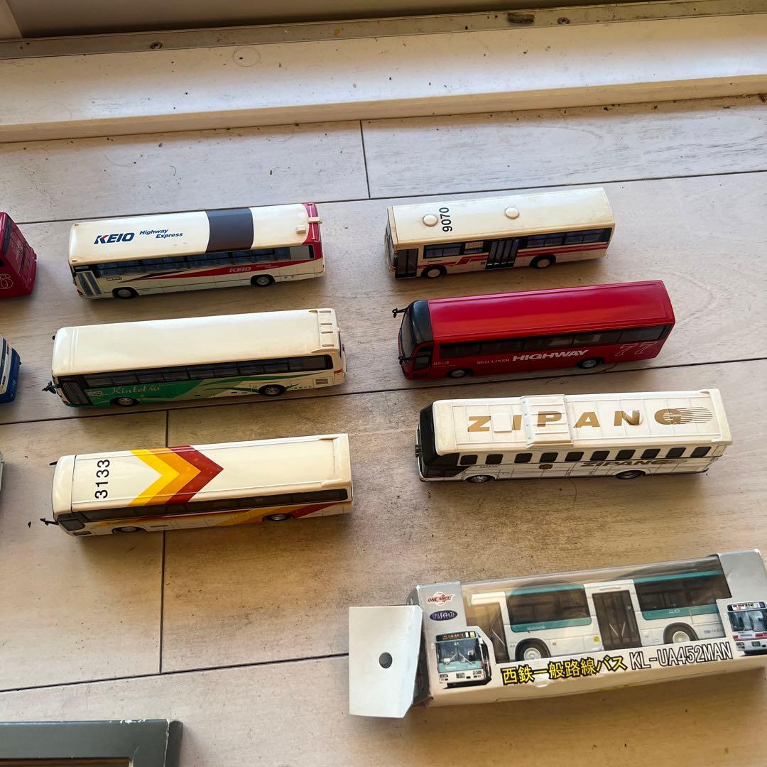 バスの模型です15個