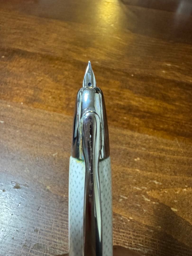 PILOT 万年筆 キャップレス　白絣　ニブ【F】　　7/11〜14発送お休み