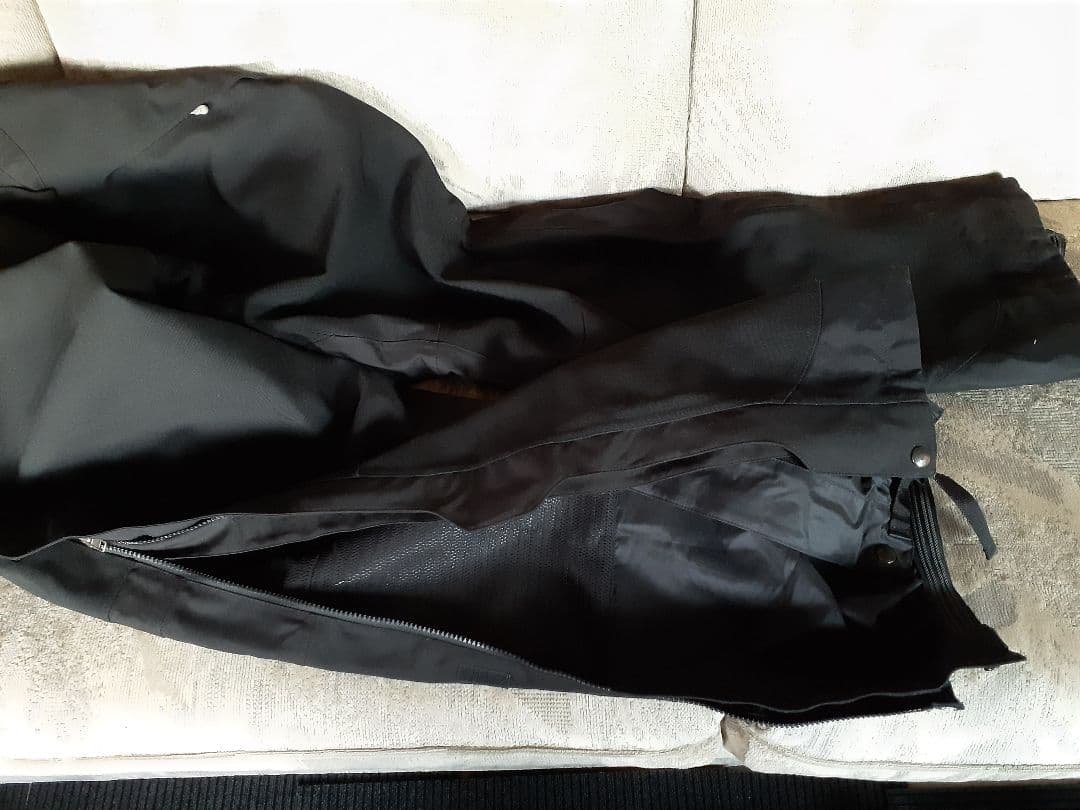 パタゴニア、バックカントリー用雪山パンツに。サイド両開き。ほとんど未使用です。