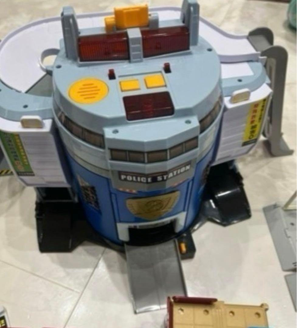 トミカタワー　立体駐車場　ポリスステーション　高速道路　ガソリンスタンド