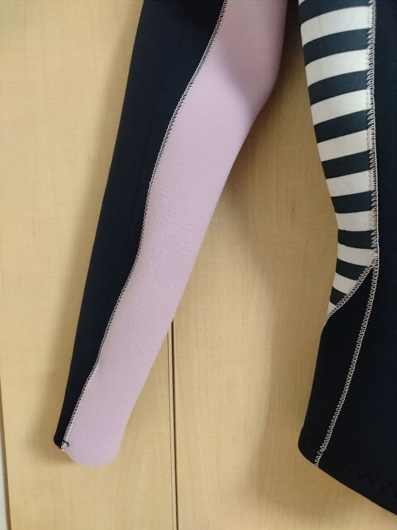 地域ねこ　ビラボン　　タッパー　　М