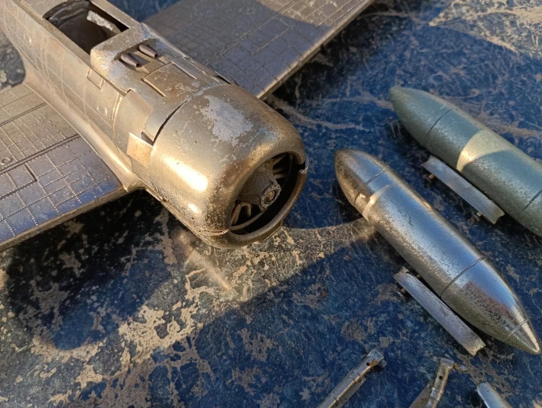 １６０４）ずっしり重いダイカスト製　ゼロ戦？　２機まとめて　難あり