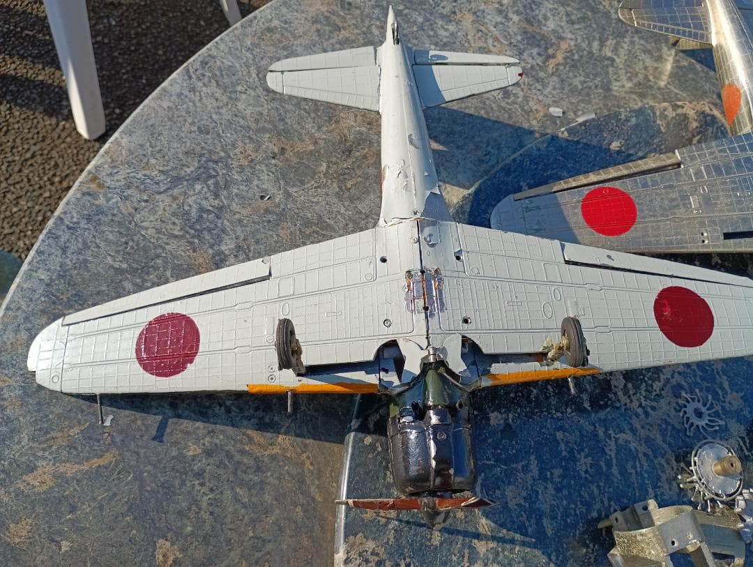 １６０４）ずっしり重いダイカスト製　ゼロ戦？　２機まとめて　難あり