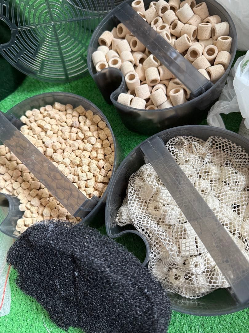 外部フィルターと多様なろ材セット