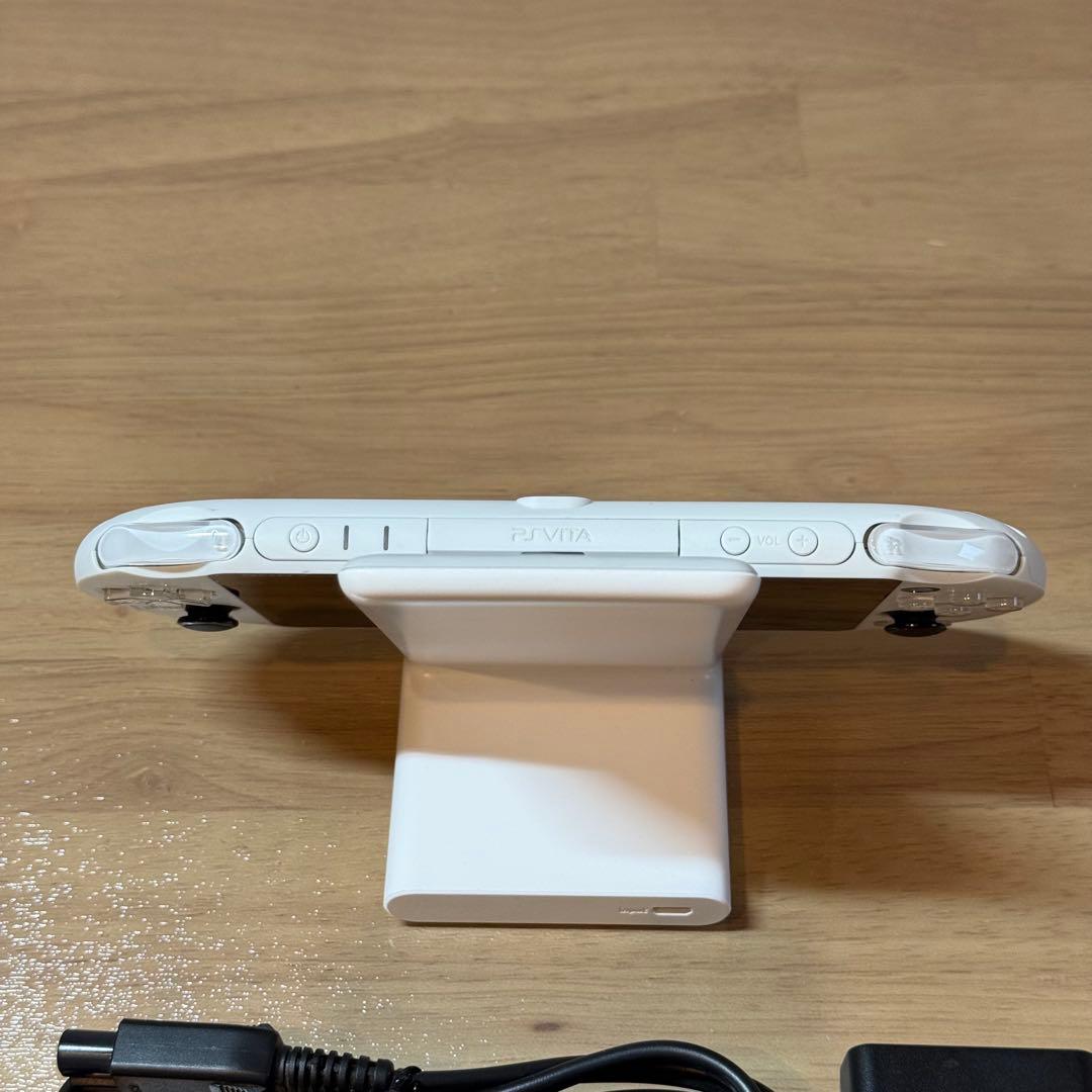 6-196【美品】PSVITA PCH-2000 グレイシャー・ホワイト