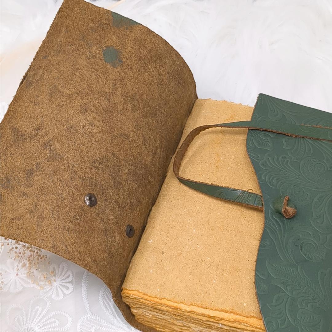 インドのアンティーク雑貨✨魔法のジャーナル✨天然レザー製／ノート／ヴィンテージ