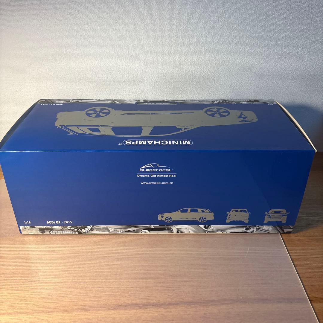 ミニチャンプス　Audi アウディ　Q7 1/18スケール ミニカー　ブルー