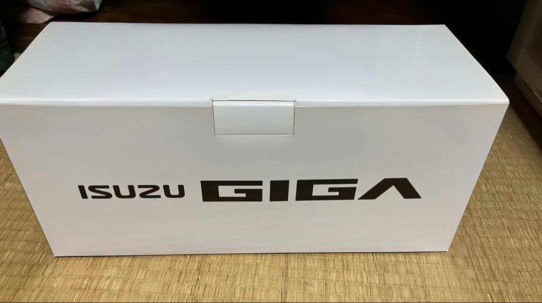 1/43 ISUZU GIGA ミニカー ホワイト