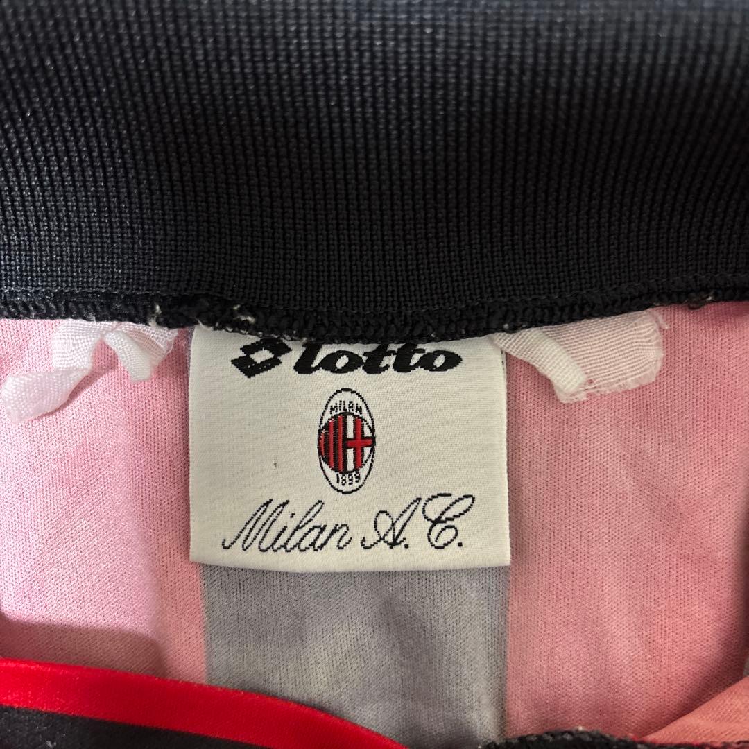 【ACミラン　サッカーレプリカ半袖シャツ希少品】