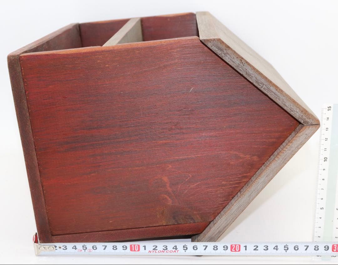 アメリカンフォーク・アート WOLF CREEK製赤と木製の家型小物入れ